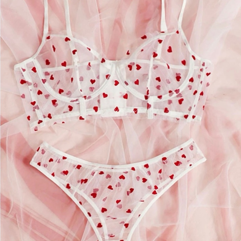 Super sexy heart pattern mesh underwire lingerie set